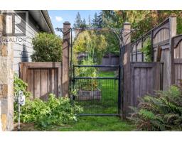 688 Lowry's Rd, French Creek, BC V9P2N9 Photo 25