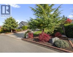 688 Lowry's Rd, French Creek, BC V9P2N9 Photo 40