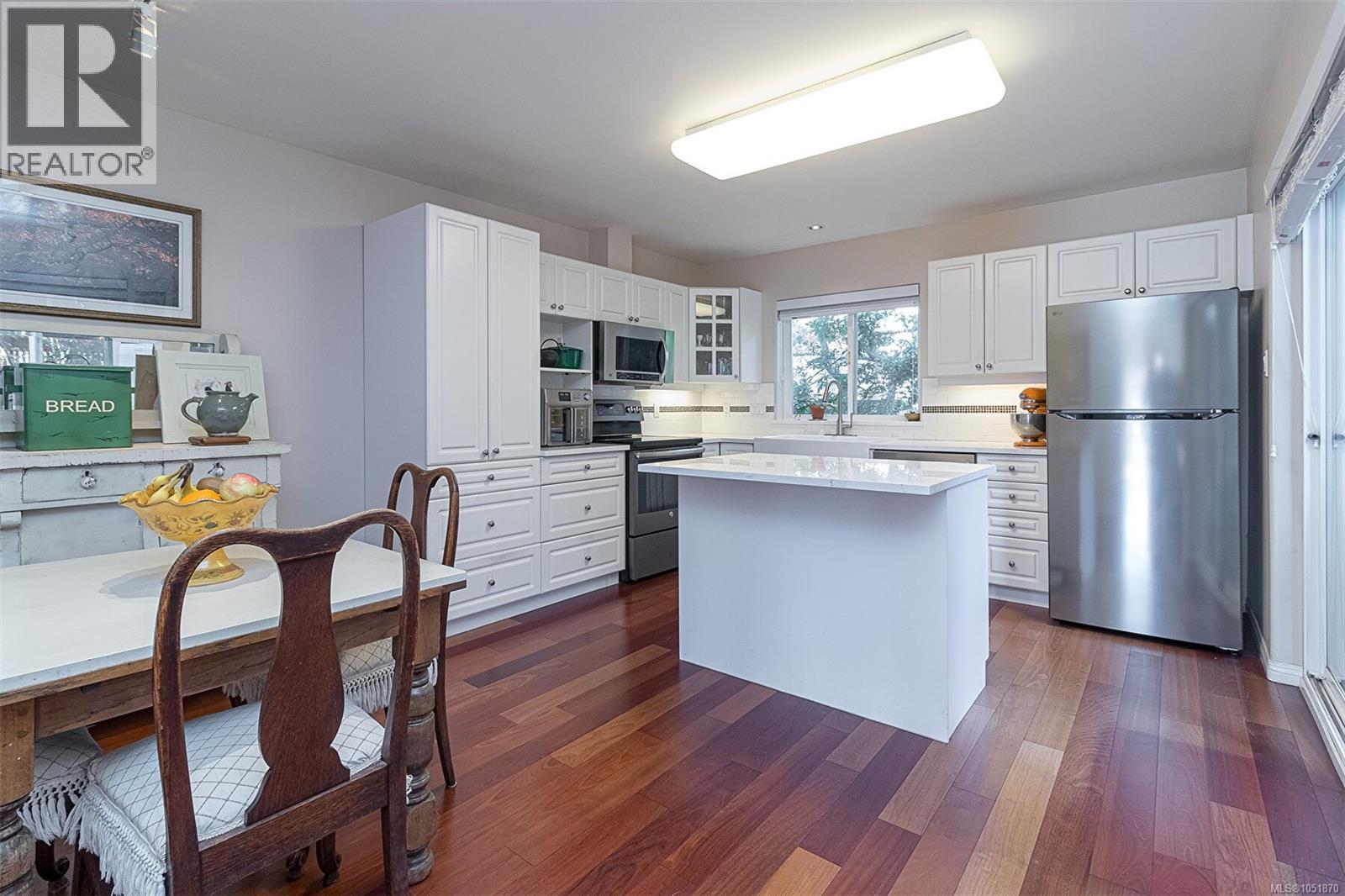 #15 118 Aldersmith Pl - 16