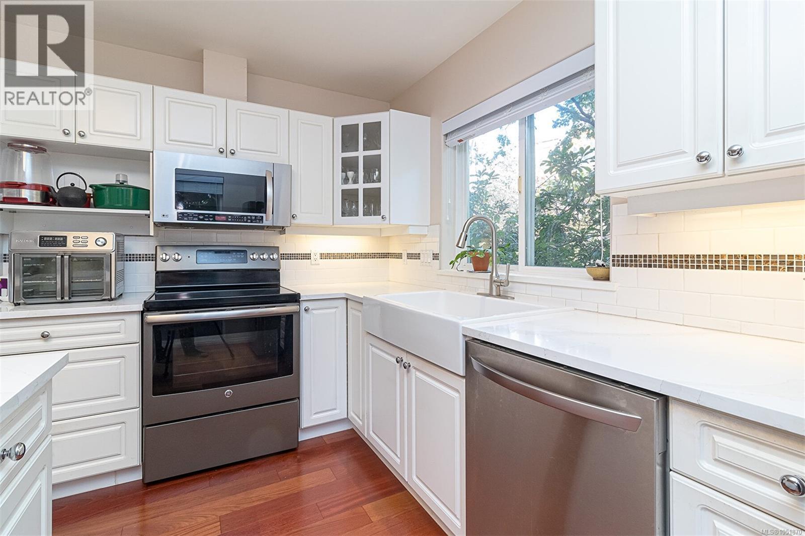 #15 118 Aldersmith Pl - 17