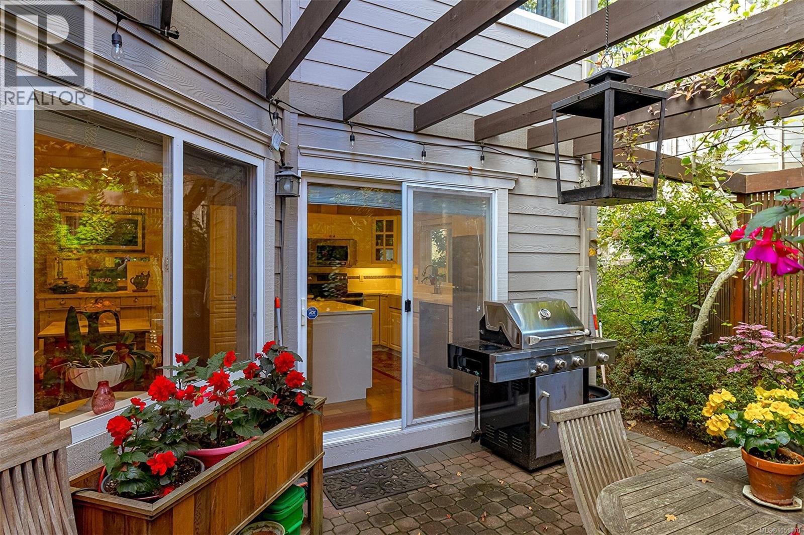 #15 118 Aldersmith Pl - 41