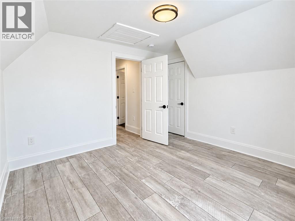 654 Dunsmure Road — photo 15