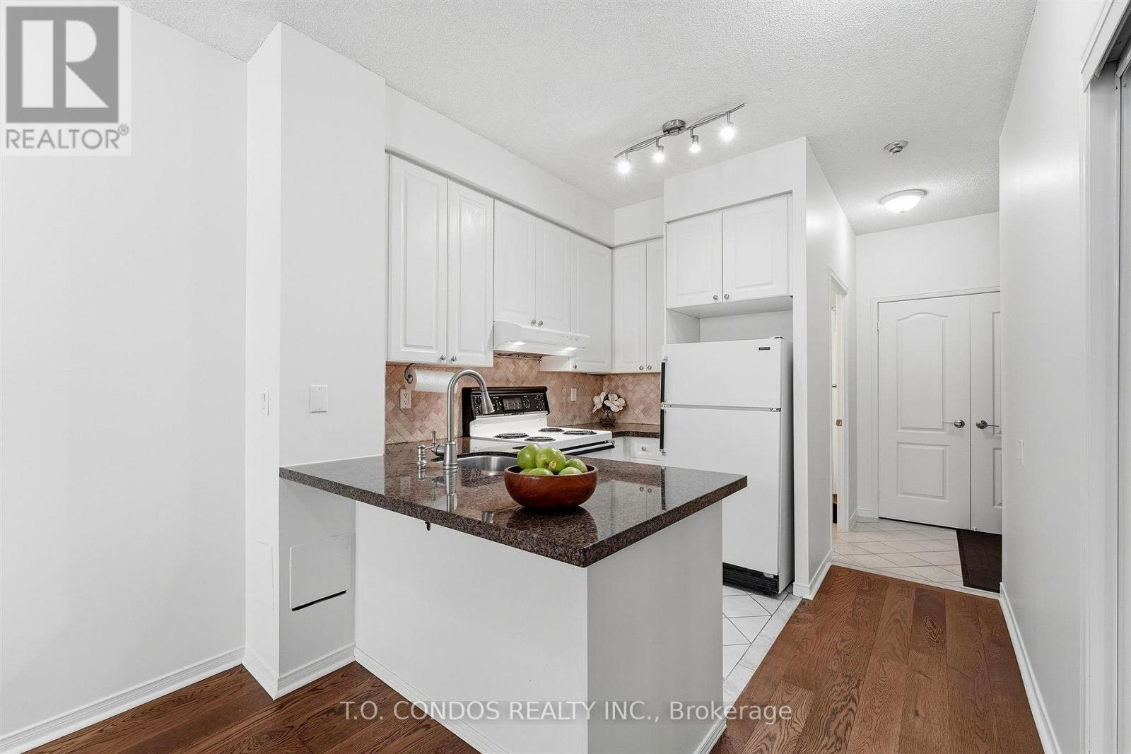 304 - 555 YONGE STREET, Toronto (Church-Yonge Corridor) — photo 11
