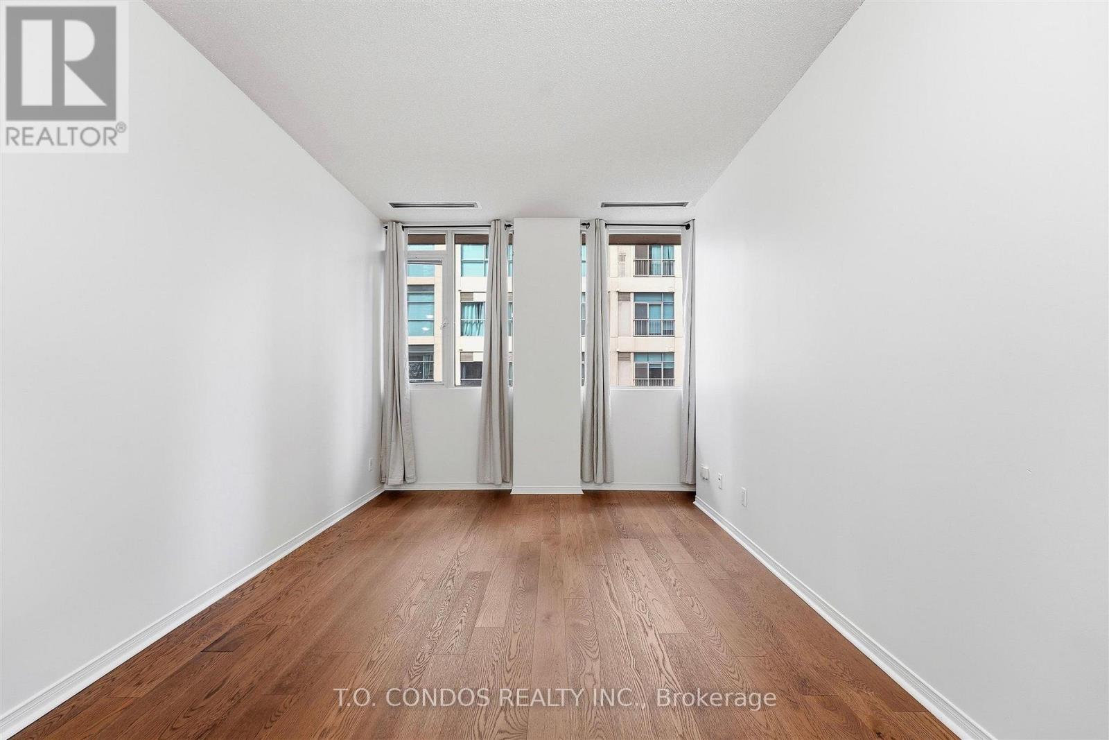 555 Yonge Street — photo 14