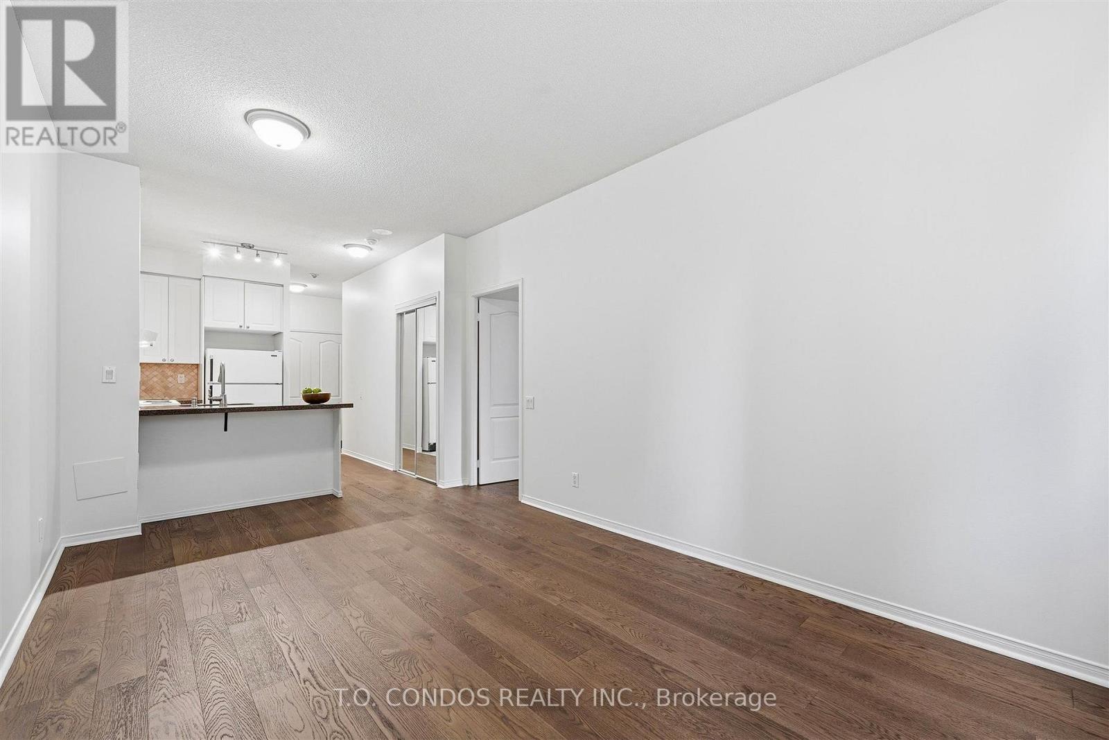 555 Yonge Street — photo 15