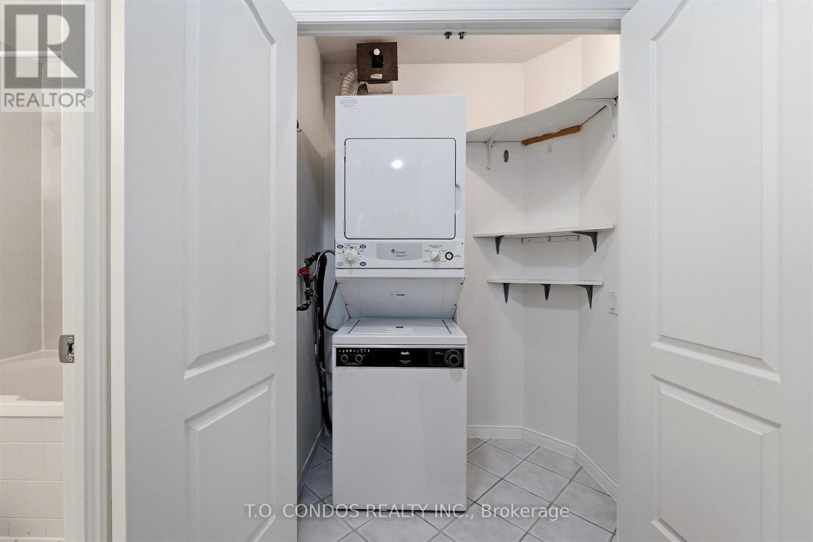 555 Yonge Street — photo 22