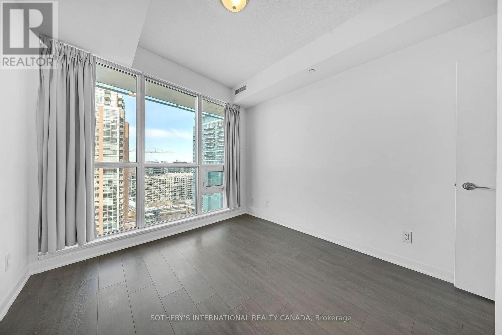 150 East Liberty Street — photo 16
