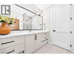 3743 36 Avenue SW - photo 40