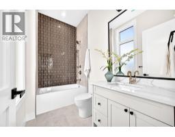 3743 36 Avenue SW - photo 24