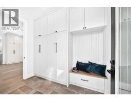 3743 36 Avenue SW - photo 26
