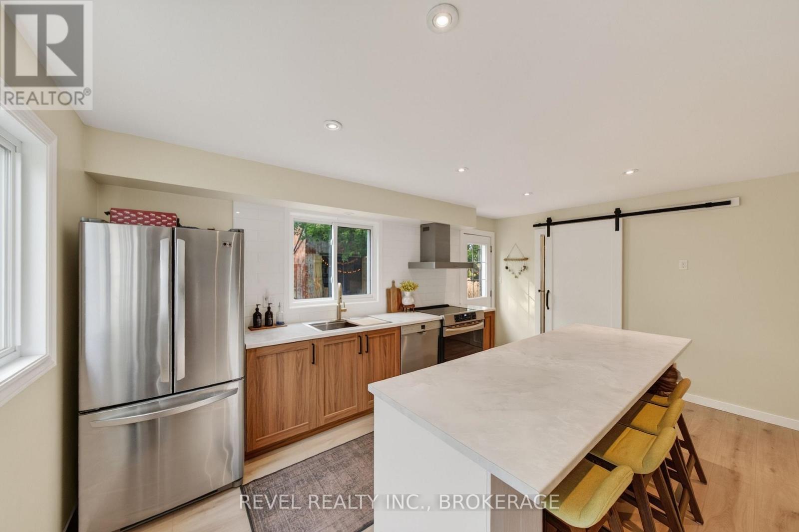 637 Collins Bay Road — photo 12
