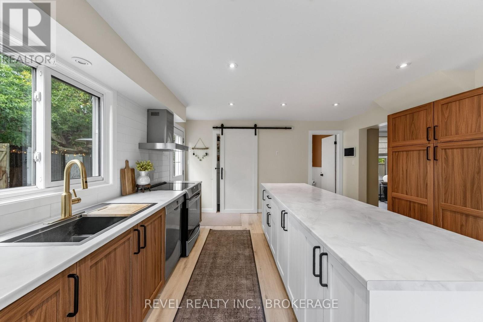 637 Collins Bay Road — photo 13