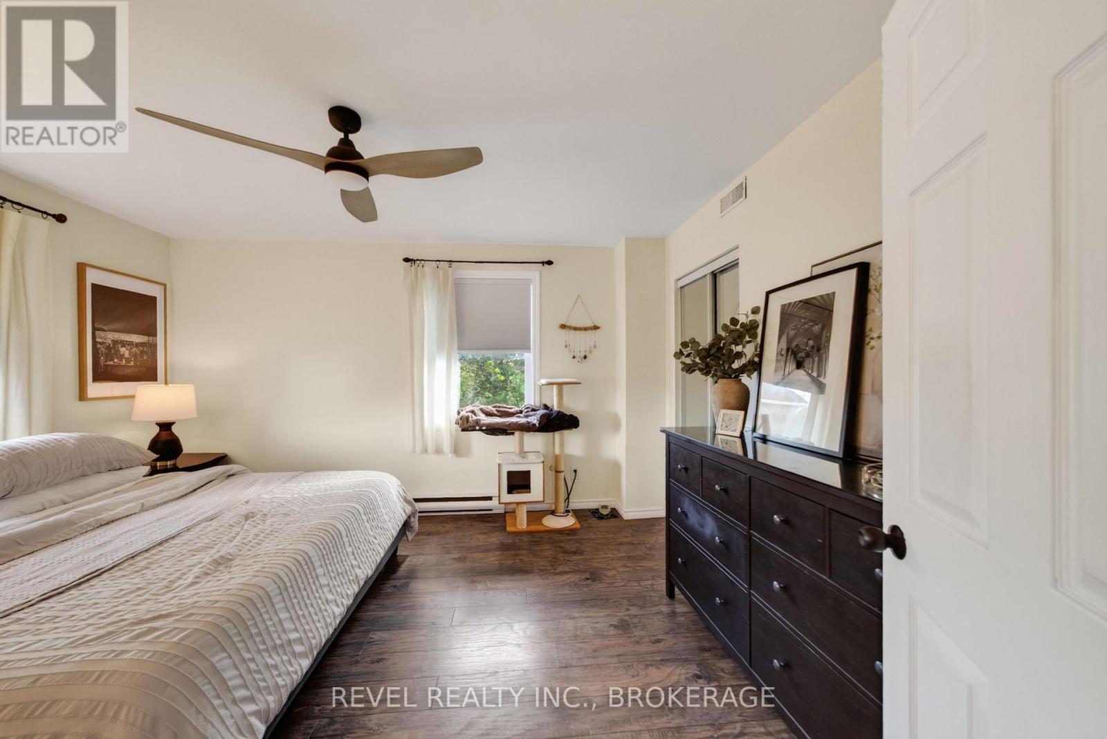 637 COLLINS BAY ROAD - 33
