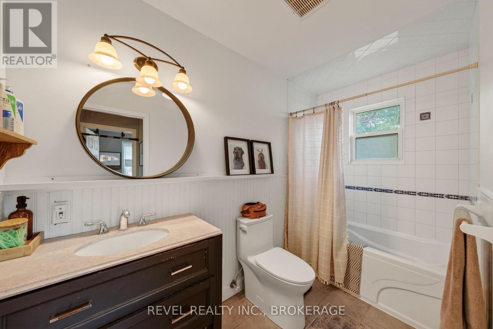 637 Collins Bay Road — photo 29