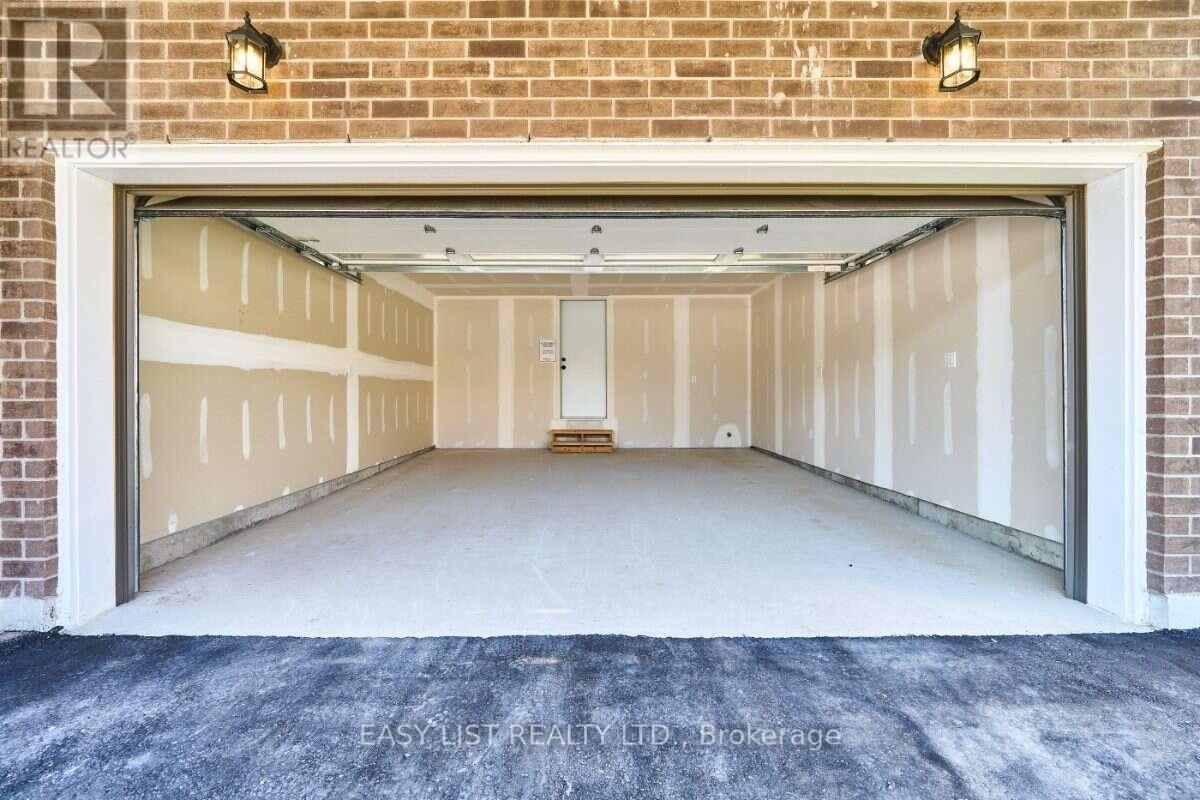 27 Addyman Crescent, Clarington, ON photo 8