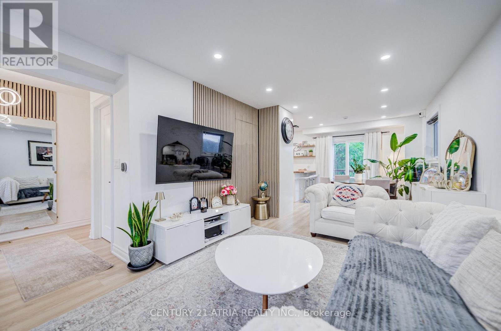 670 Elgin Street — photo 14
