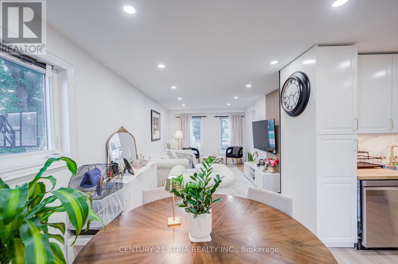 670 Elgin Street — photo 17