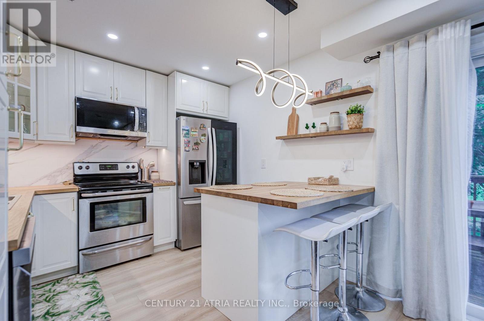 670 Elgin Street — photo 21