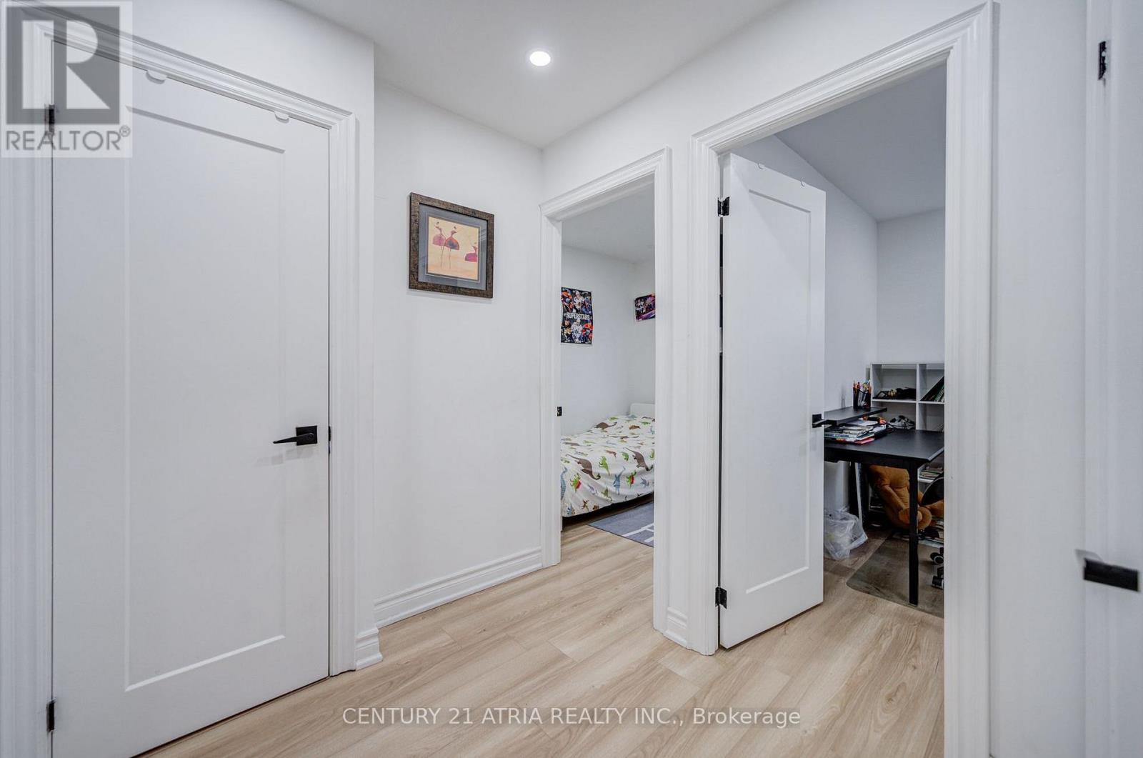 670 Elgin Street — photo 32