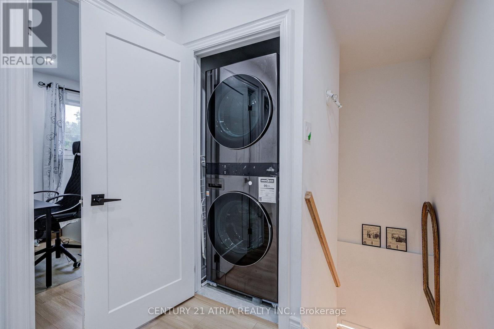 670 Elgin Street — photo 40