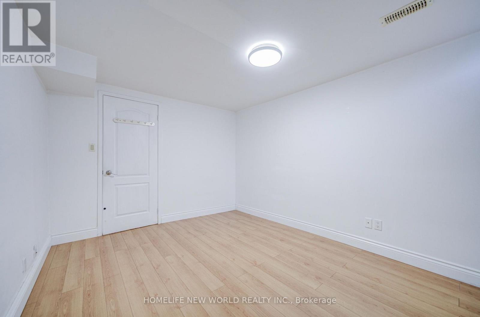 102 MADSEN CRESCENT - 45