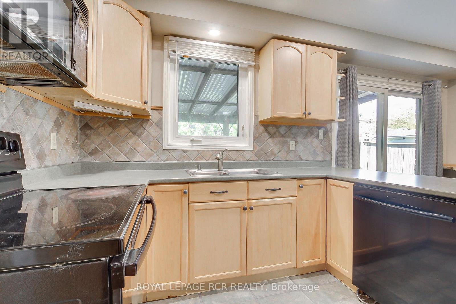 43 CROWN CRESCENT - 11