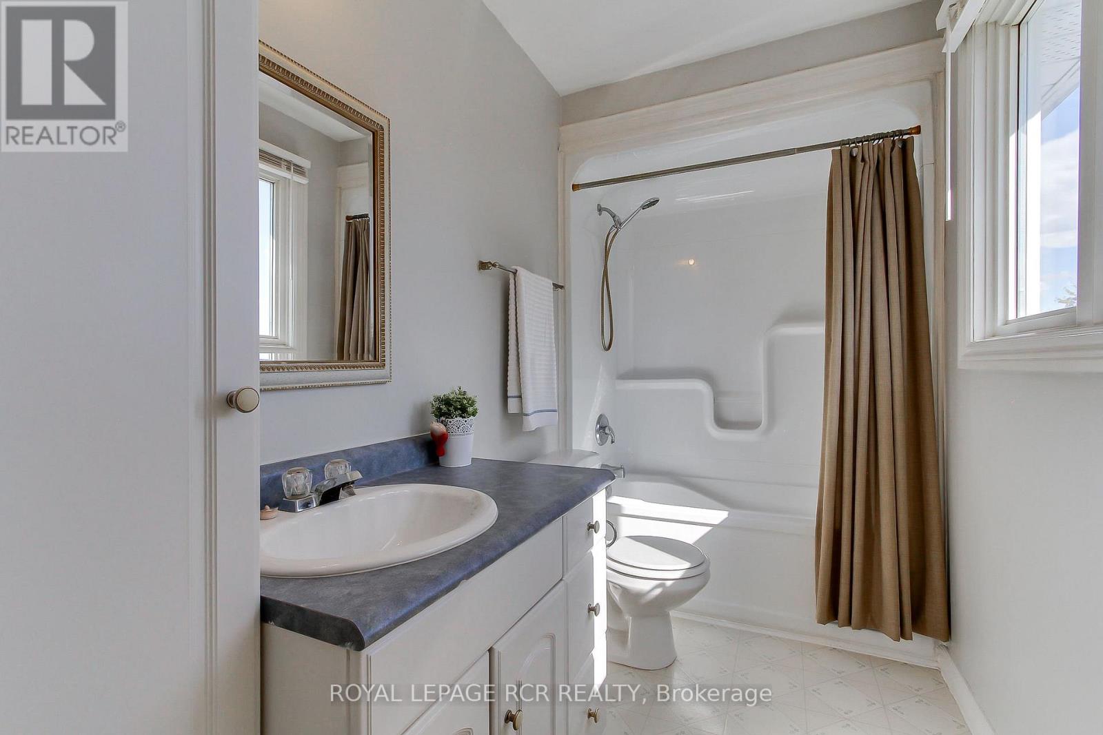 43 CROWN CRESCENT - Image 24