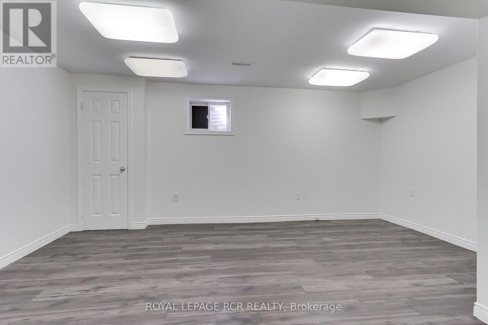 43 CROWN CRESCENT - 35