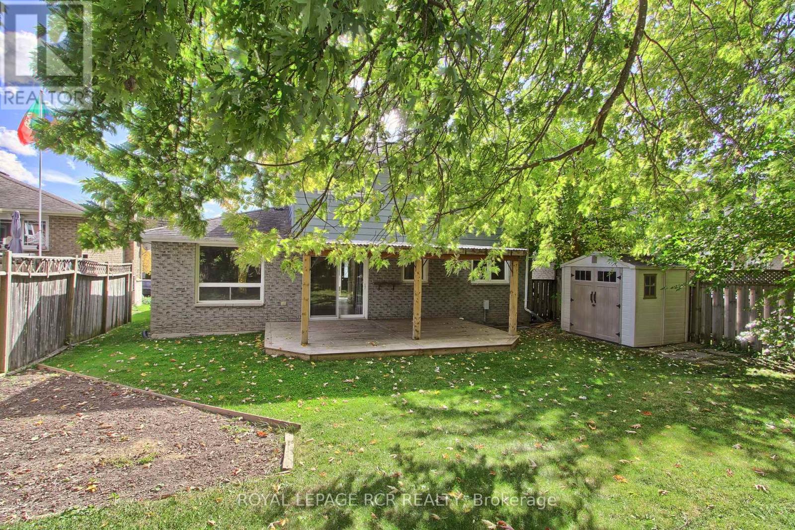 43 CROWN CRESCENT - 40