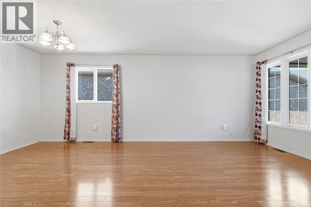 23 MADISON Court W, Welland — photo 11