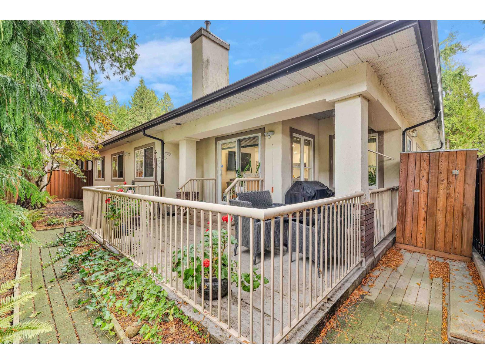 Photo of 6 13911 16 AVENUE 37