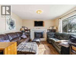 1024 Dunford Ave, Langford, BC V9B2S5 Photo 11