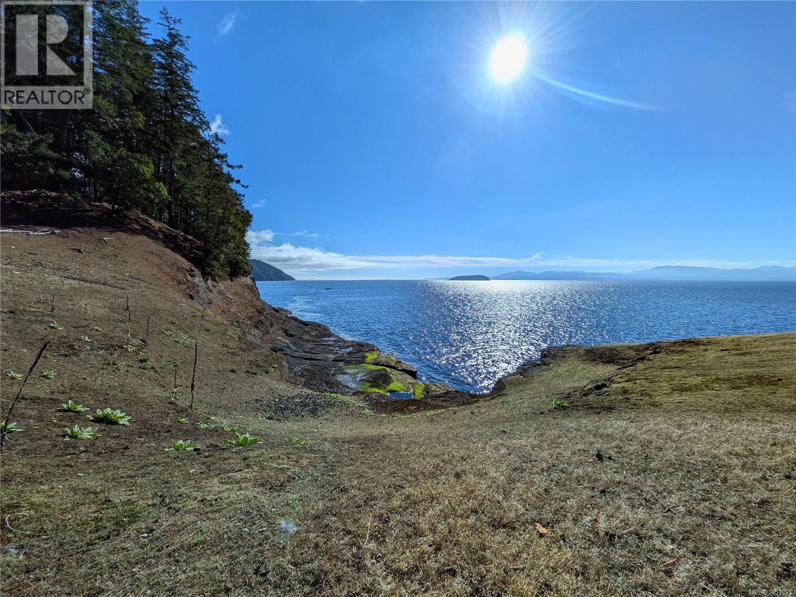 3 Grant Rd, Lasqueti Island - Image 1