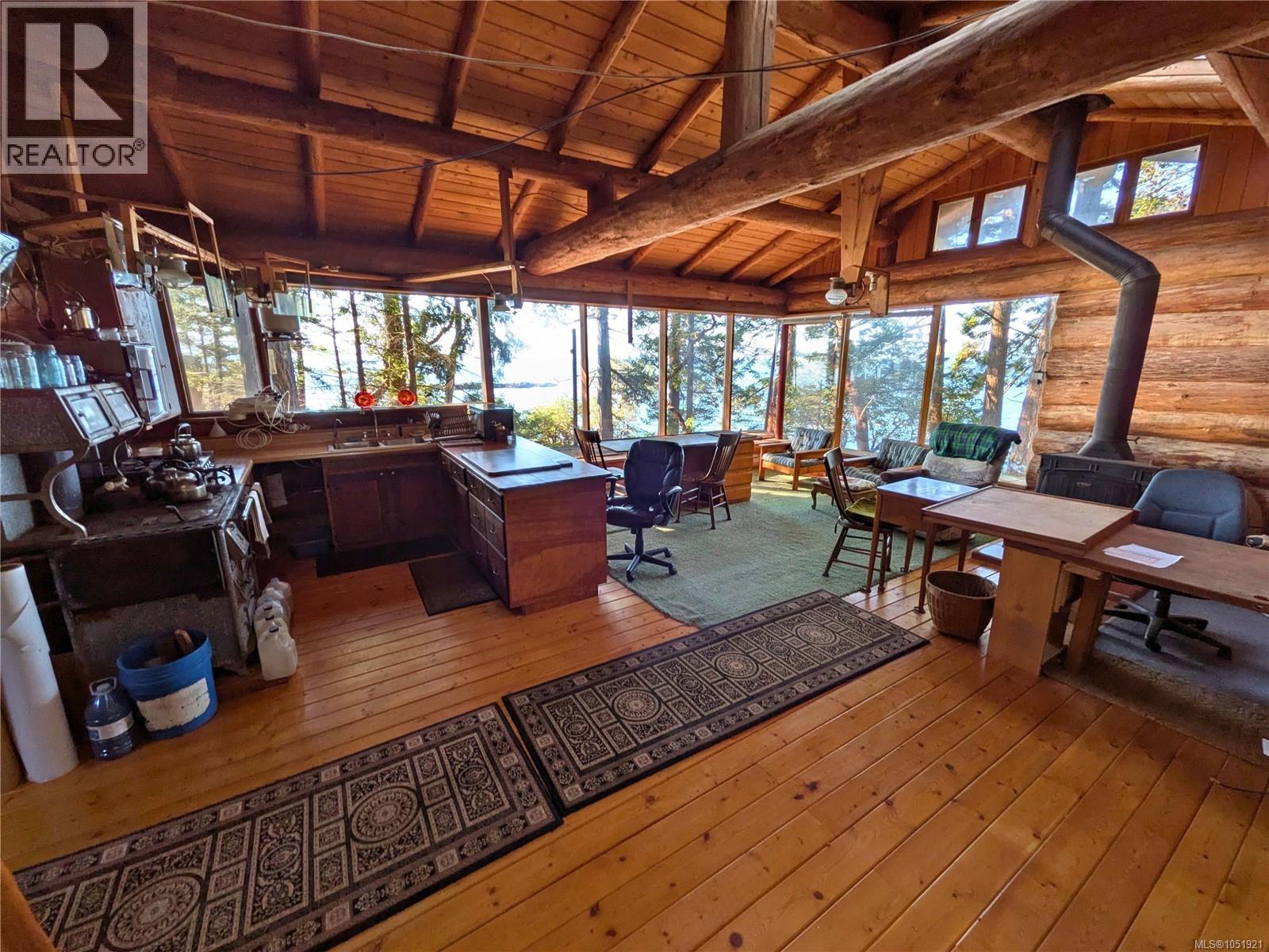 3 Grant Rd, Lasqueti Island - Image 1