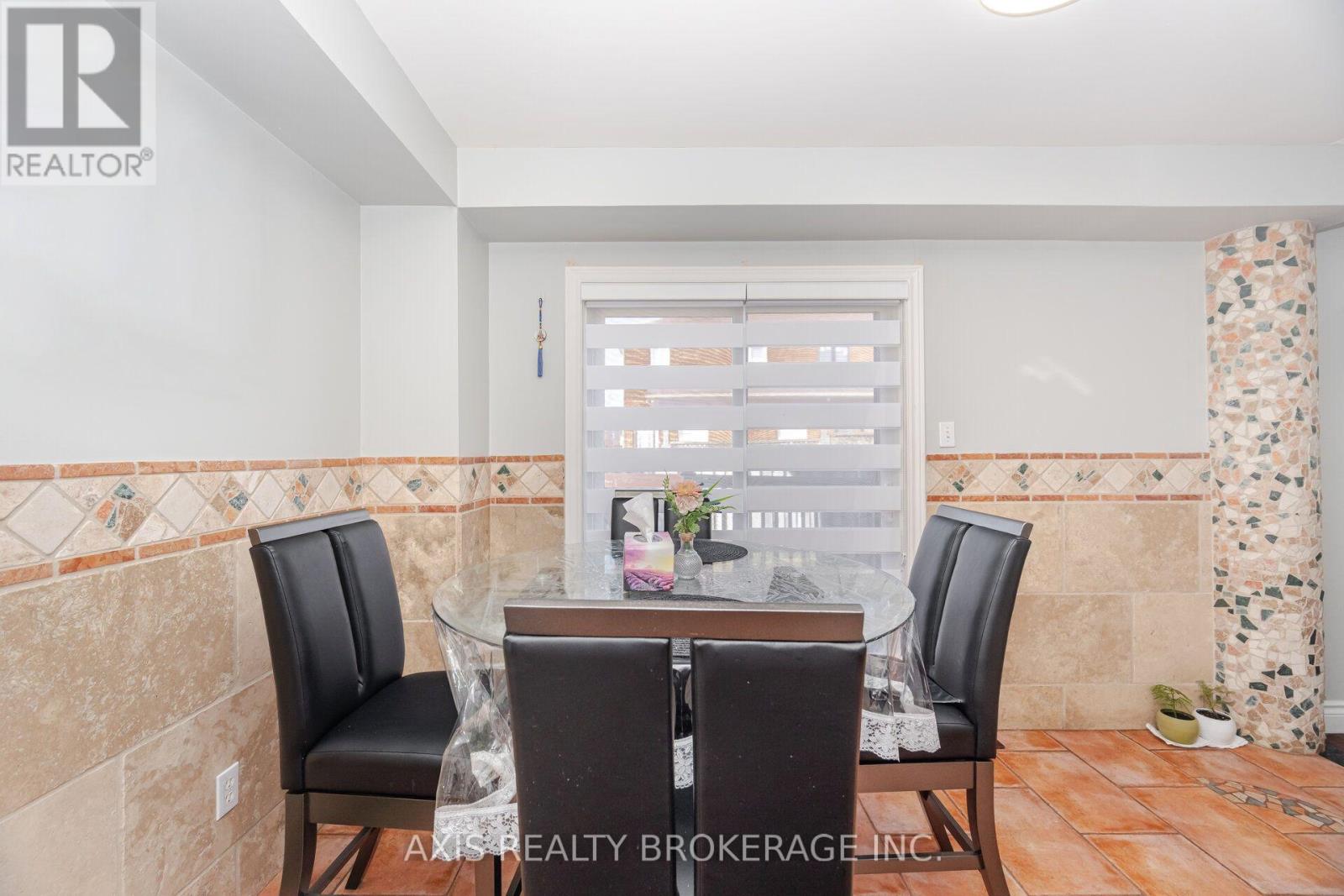2 Queen Mary Drive — photo 18