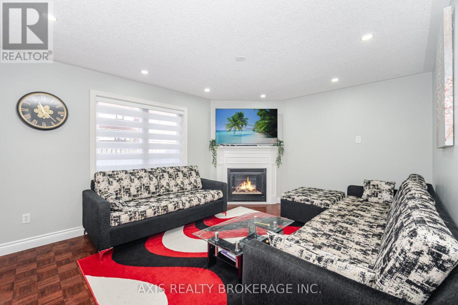 2 Queen Mary Drive — photo 20