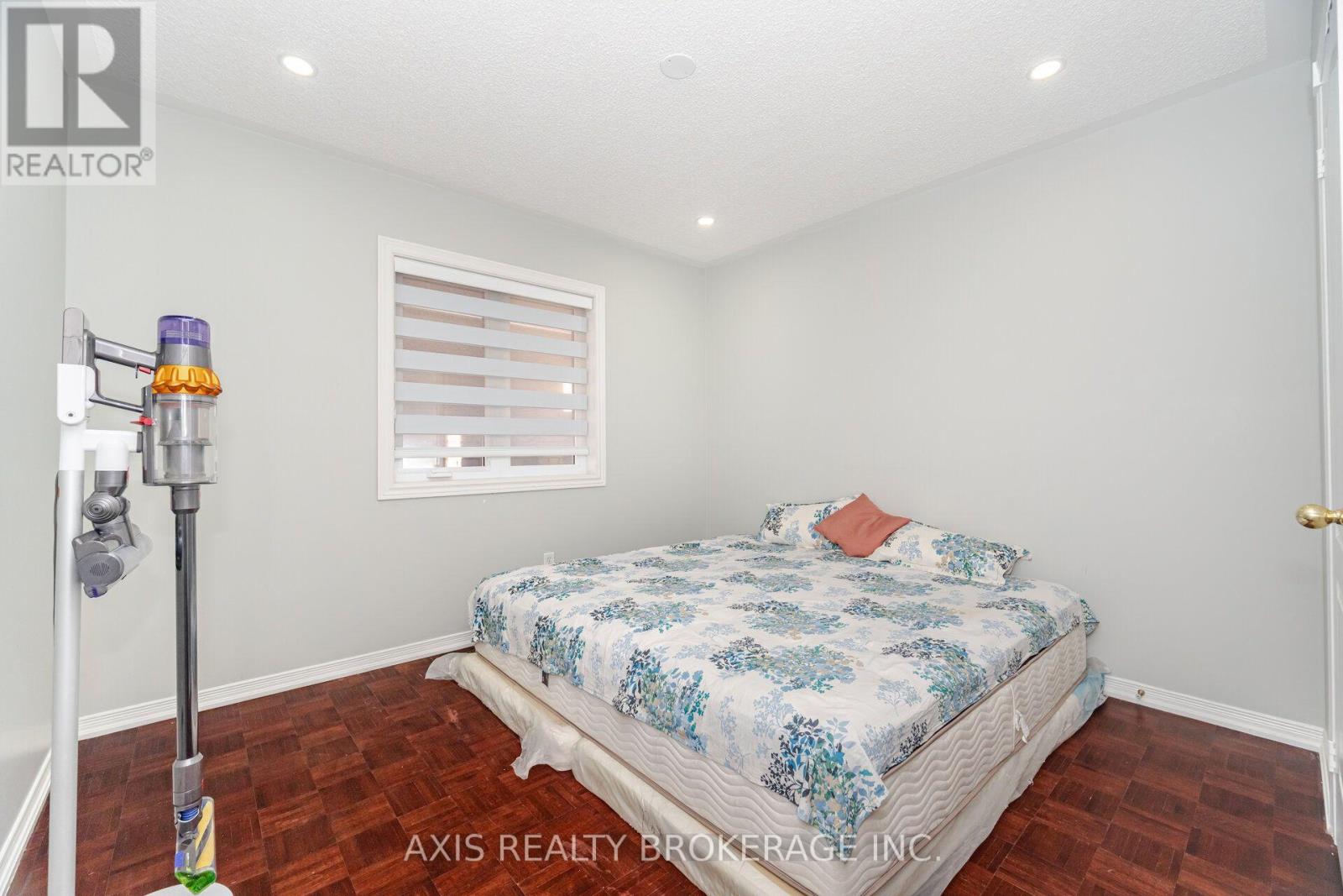 2 Queen Mary Drive — photo 35