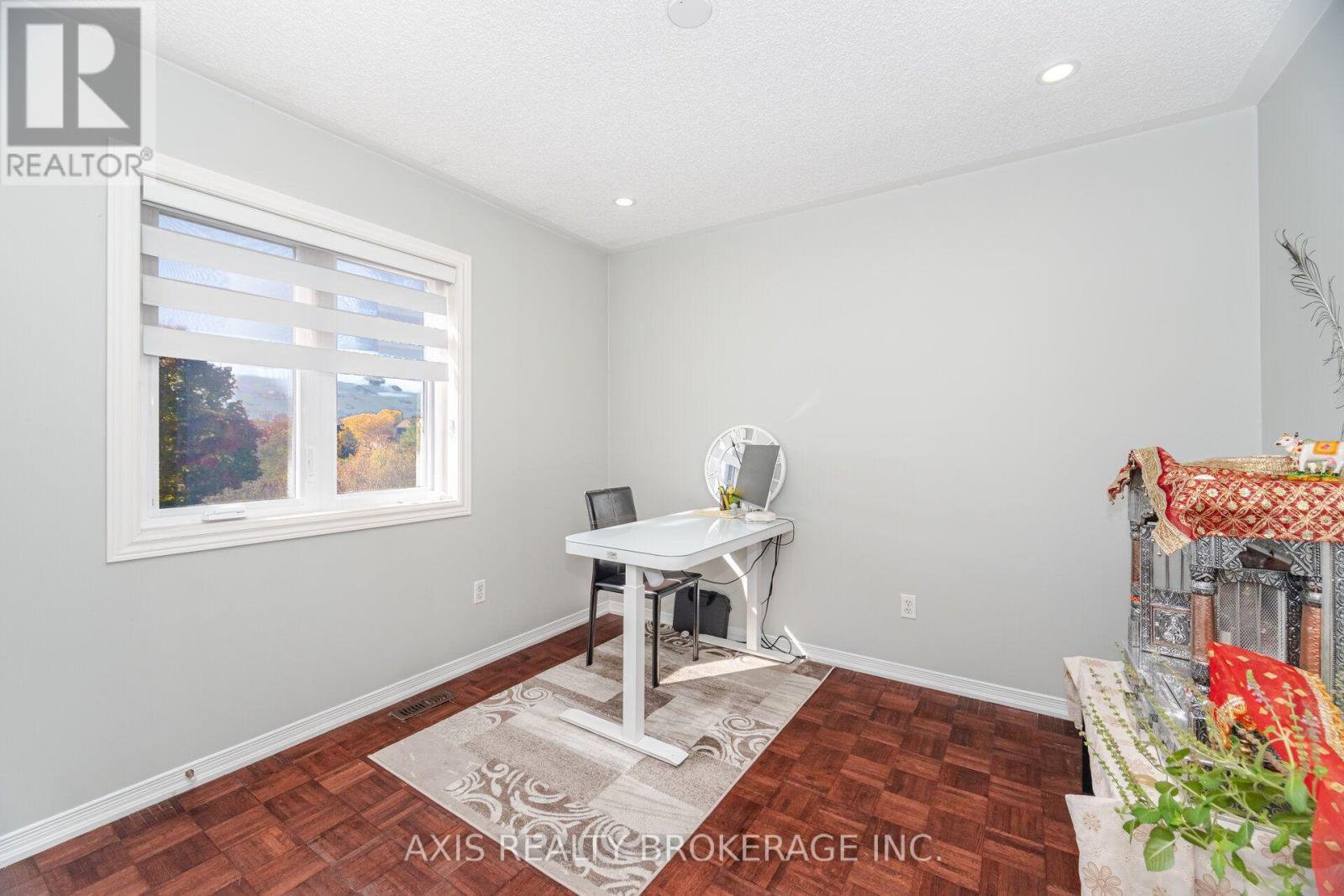 2 Queen Mary Drive — photo 39