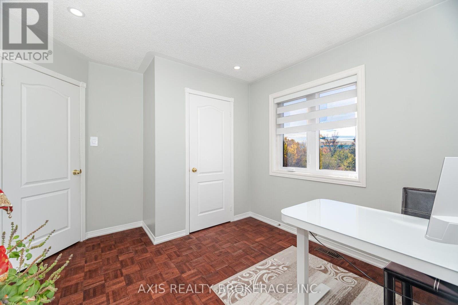 2 Queen Mary Drive — photo 40