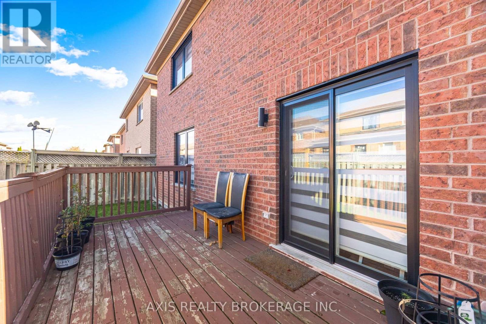 2 Queen Mary Drive — photo 44