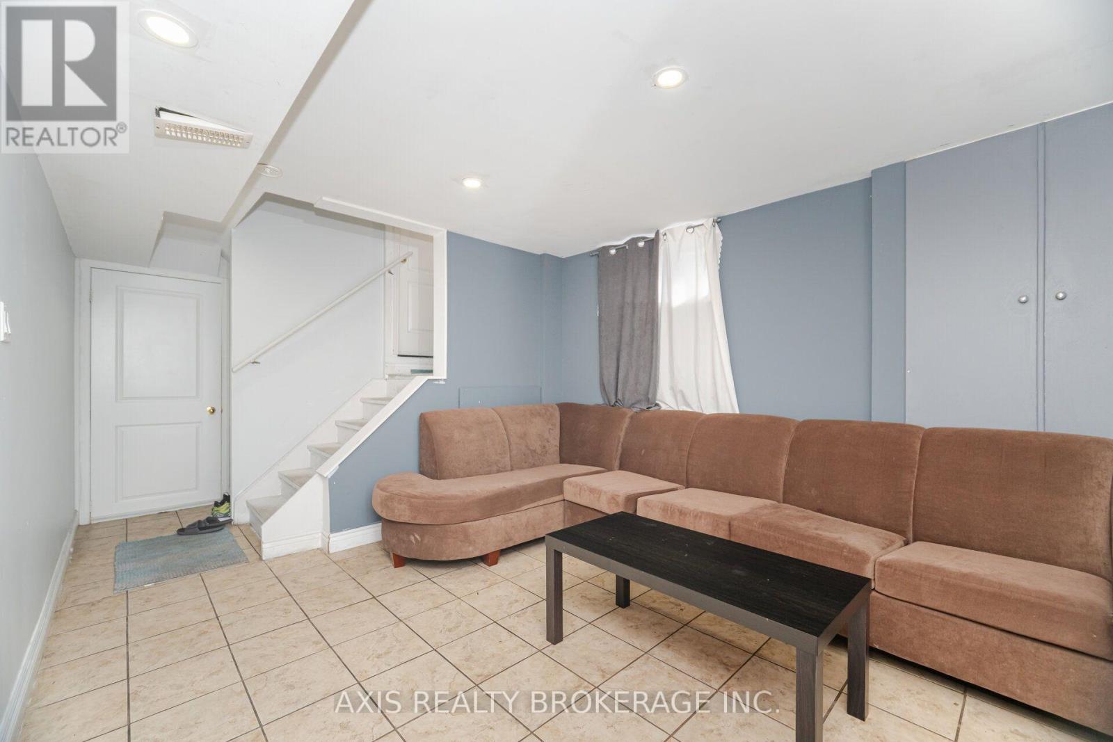 2 Queen Mary Drive — photo 48