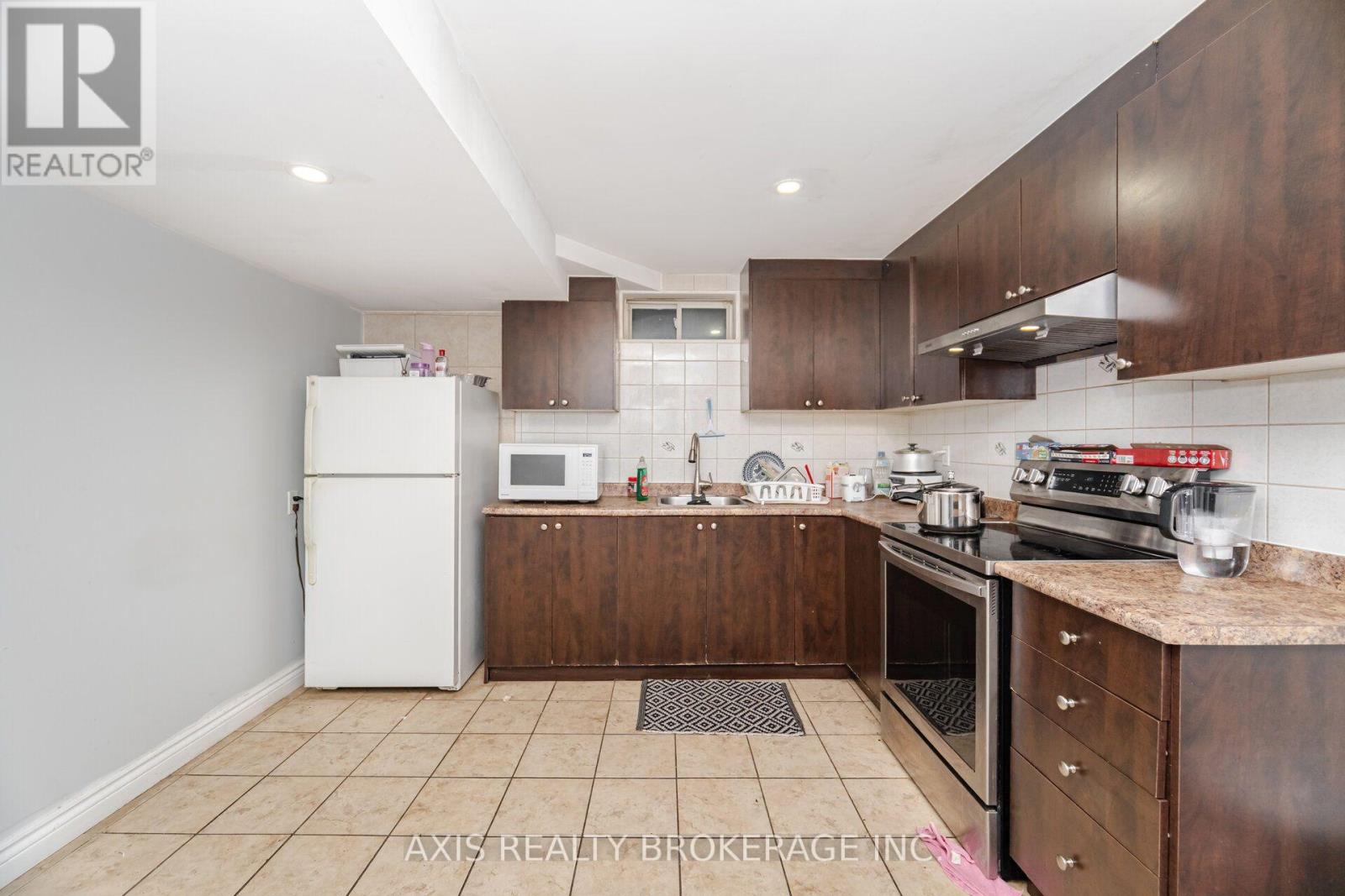 2 Queen Mary Drive — photo 49