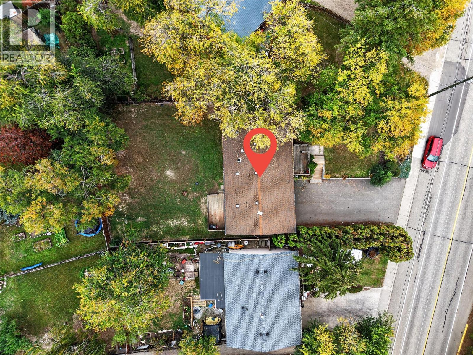 5113 27 Avenue - 4
