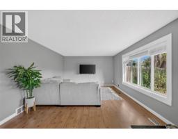 Primary Bedroom - 5113 27 Avenue, Vernon, BC V1T6L2 Photo 9