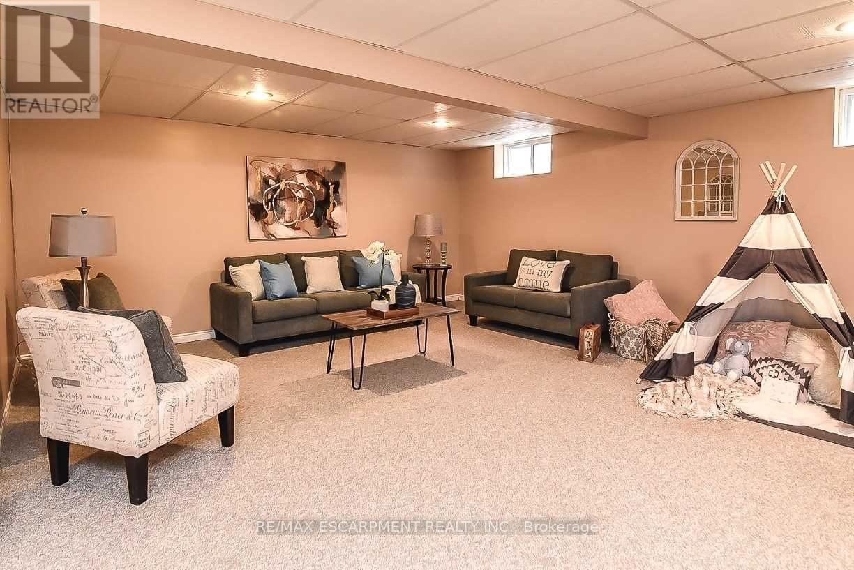 23 Woodsview Avenue West — photo 22