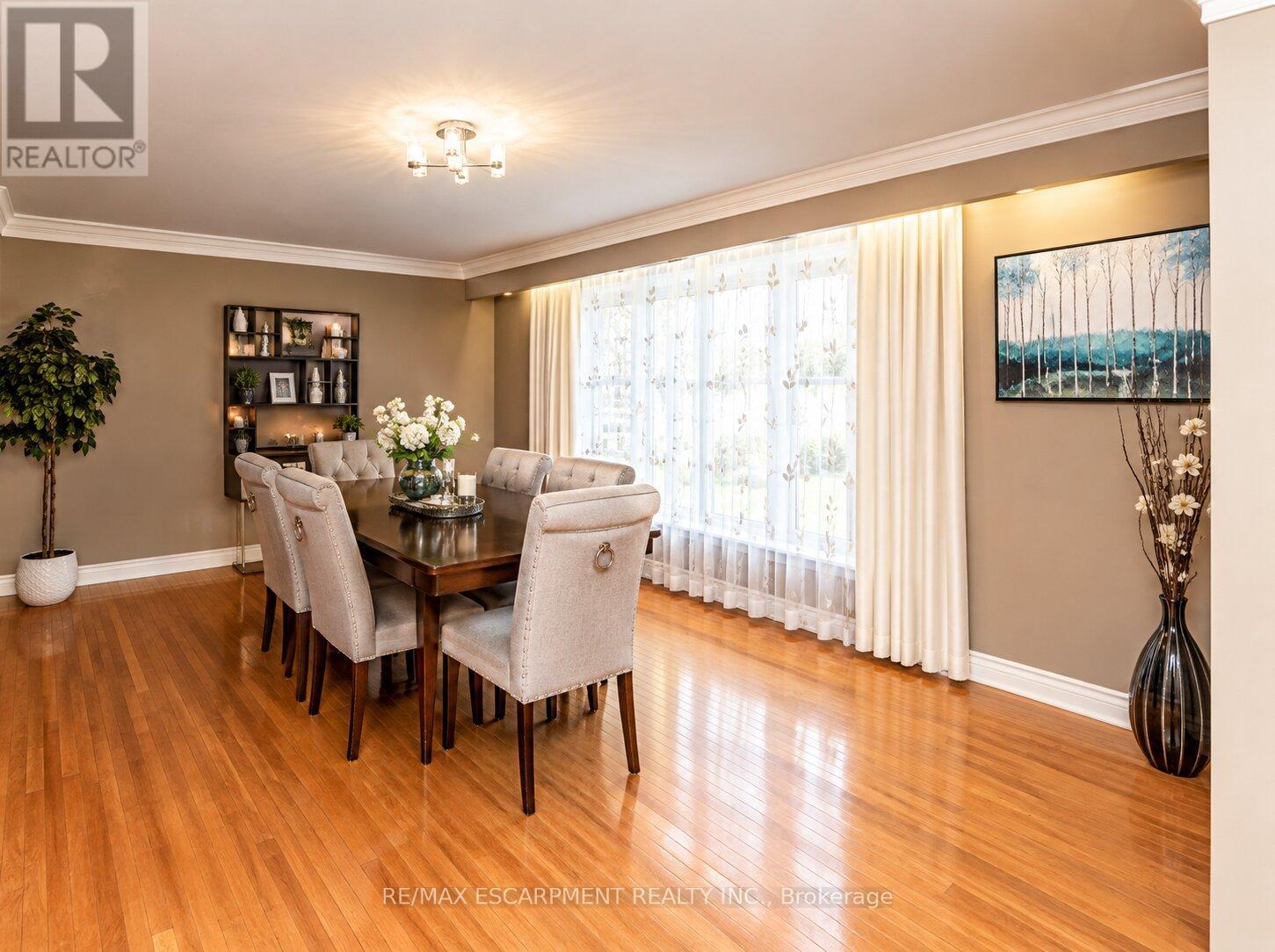 23 Woodsview Avenue West — photo 4