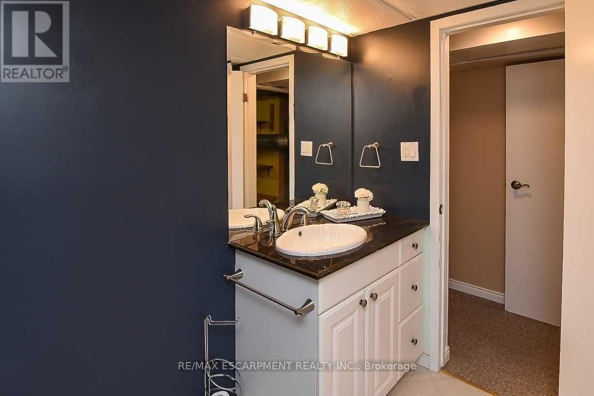 23 Woodsview Avenue West — photo 28