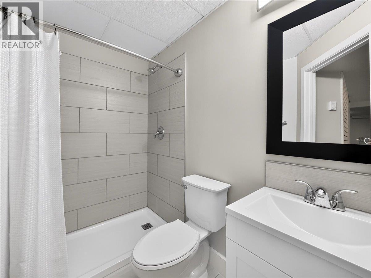 #48 640 Upper Lakeview Road - 37