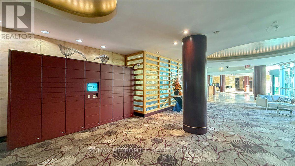 2111 Lake Shore Boulevard West — photo 43