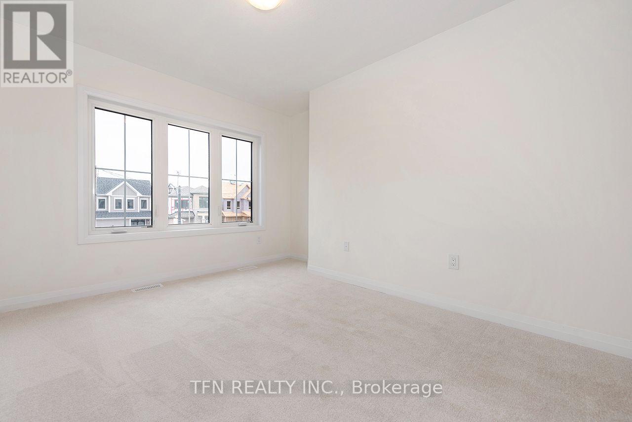 389 STARLIGHT AVENUE — photo 2